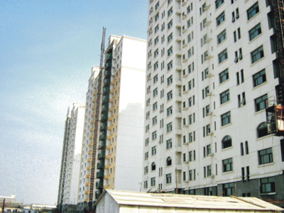 混凝土攪拌輸送泵在鄭州遠大理想城建成后的現場